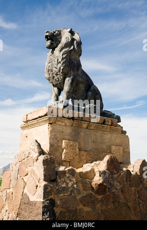 Lion statue au Grotto Hill à San Xavier Mission, près de Tucson, en Arizona. Banque D'Images