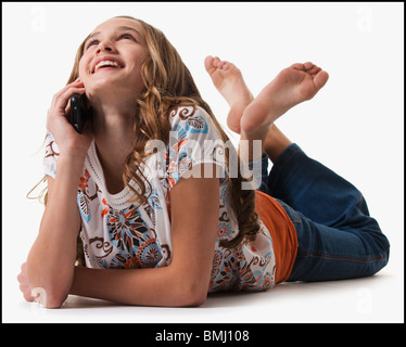 Young Girl talking on cell phone Banque D'Images