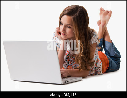 Young Girl using laptop Banque D'Images