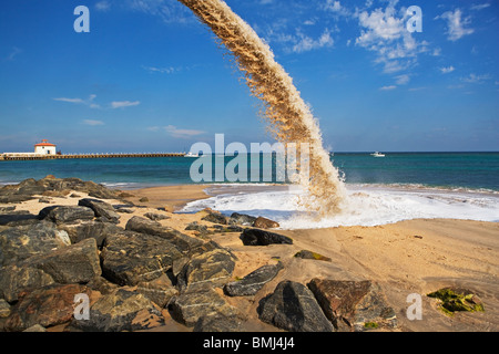 Plage de sable sur la pulvérisation tuyau Banque D'Images