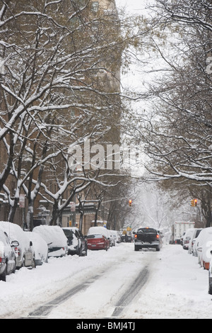 Rue couverte de neige Banque D'Images