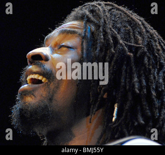 'Cité de Dieu' film Seu Jorge musicien jouant à Rio, Brésil Banque D'Images