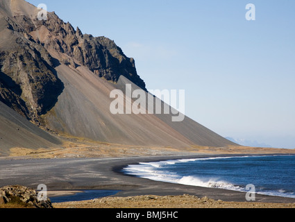 Montagne et volcan de côte, se l'Islande Banque D'Images