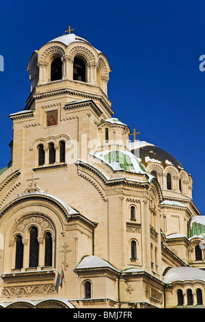 Neige sur la façade et les coupoles de l'église cathédrale Alexandre Nevski Memorial à Sofia, Bulgarie Banque D'Images