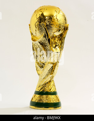 Trophée de la Coupe du Monde de Football - FIFA réplique sur un fond uni