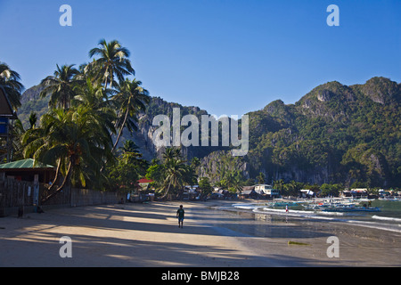 Plage d'El Nido, dans la partie nord-ouest de l'île de Palawan - PHILIPPINES Banque D'Images