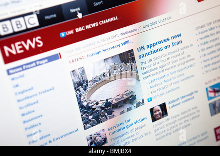 Close up d'un moniteur d'ordinateur / écran montrant le site Web de BBC News Banque D'Images