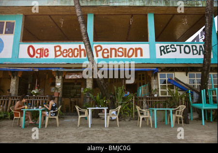 L'OGI BEACH restaurant et de la pension inn El Nido sur l'île de Palawan - PHILIPPINES Banque D'Images