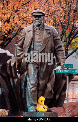 Statue de chef révolutionnaire communiste russe Vladimir Lénine dans le quartier Fremont de Seattle, Washington. Banque D'Images