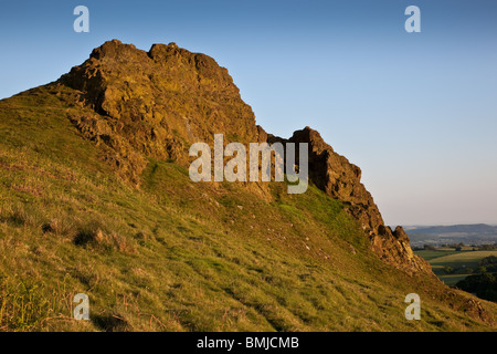 Le Gaerstone sur Hope Bowdler Hill près de Church Stretton, Shropshire, Angleterre, en début de soirée sunshine Banque D'Images