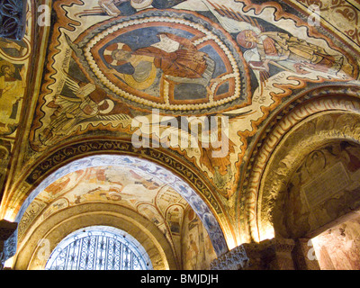 Panthocrator. Peintures romanes dans la crypte des rois, l'église de San Isidoro, Leon, Espagne. Banque D'Images