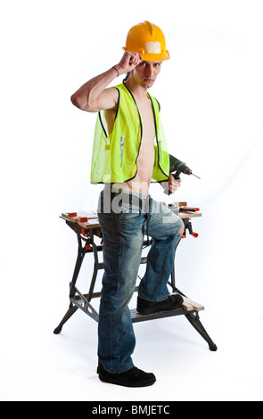 Workman avec des outils et un établi Banque D'Images