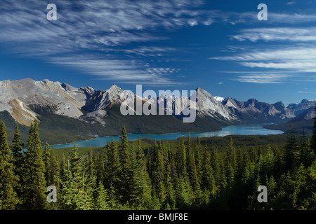 Lac Maligne de collines Bald, Jasper National Park, Alberta, Canada Banque D'Images