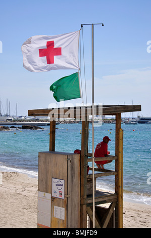 Lifeguard Lookout Tower, Platja de Santa Eularia, Santa Eularia des Riu, Ibiza, Baléares, Espagne Banque D'Images