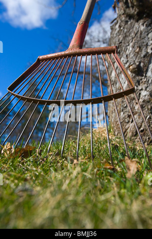 Un râteau rouillé, la Suède. Banque D'Images