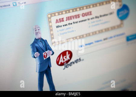 Close up d'un moniteur d'ordinateur / écran montrant le site web du moteur de recherche Ask Jeeves Banque D'Images