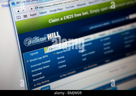 Close up d'un moniteur d'ordinateur / écran montrant le William Hill Casino en ligne et site de paris sportifs Banque D'Images