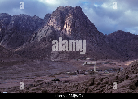 Un village du désert au pied du Mt. Près de Sinaï le monastère de Sainte Catherine en Égypte. Banque D'Images