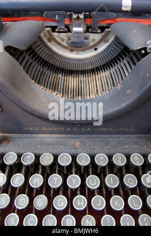 Vieille machine à écrire dans le marché de Porta Portese à Trastevere Rome Italie Banque D'Images