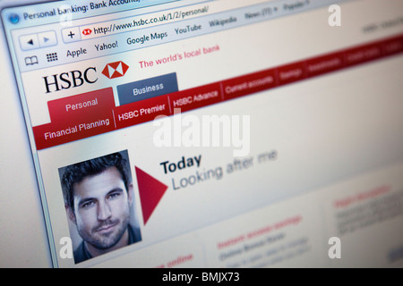 Close up d'un moniteur d'ordinateur / écran montrant le site web bancaire HSBC Banque D'Images