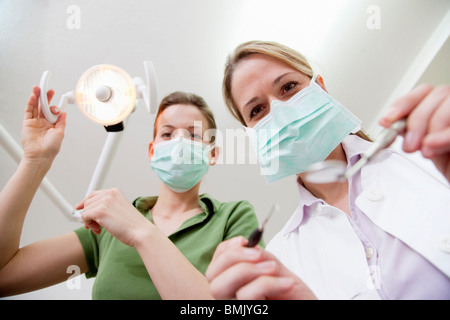 Dentiste et technicien en chirurgie dentaire Banque D'Images