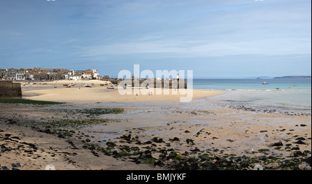 Panorama du port et plage de St Ives en Cornouailles, Angleterre. Banque D'Images