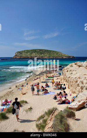 Vue sur la plage, Cala Comte, Ibiza, Baléares, Espagne Banque D'Images