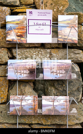 Cartes postales sur une grille dans le Lake District, Cumbria, England, UK Banque D'Images