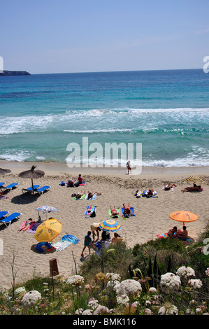 Vue sur la plage, Cala Tarida, Ibiza, Baléares, Espagne Banque D'Images