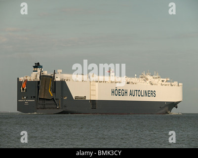 Navire de transport véhicule Hoegh St Petersburg quitter Southampton UK Banque D'Images