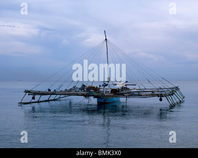 Mer de Java, Bali, Indonésie ; Bateau de pêche balinaise Banque D'Images