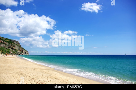 Plage de Sesimbra, Portugal. Banque D'Images