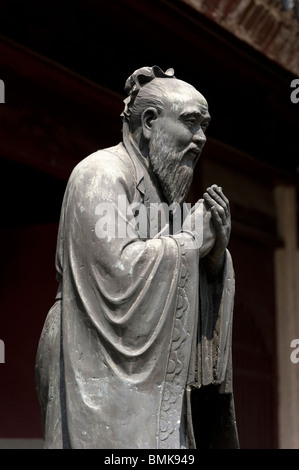 Statue de Confucius au Temple de Confucius de Shanghai, Chine Banque D'Images