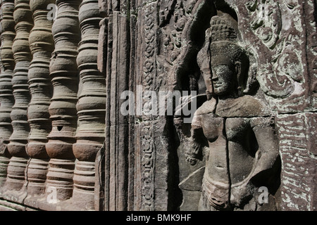 Dans un temple de l'Apsara mur à Preah Khan, Parc archéologique d'Angkor, Cambodge Banque D'Images