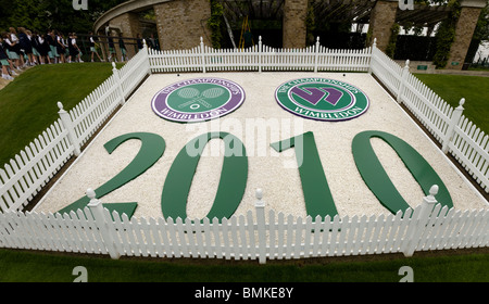 Année 2010/ affichage affiche / logo / graphisme / insigne / corporate identité dans les motifs à l'championnat de tennis de Wimbledon Banque D'Images