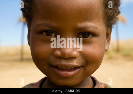 Madagascar, Fianarantsoa. Girl - Anja Banque D'Images