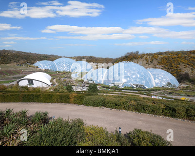 Vue sur les biomes à l'Eden Project Cornwall Banque D'Images