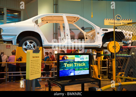 Caisse de wagon sur l'affichage à l'entrée de Test Track attraction de Walt Disney's Epcot Center à Orlando Kissimmee Florida Banque D'Images