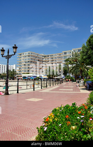 Promenade, Passeig Maritim, à Santa Eularia des Riu, Ibiza, Baléares, Espagne Banque D'Images