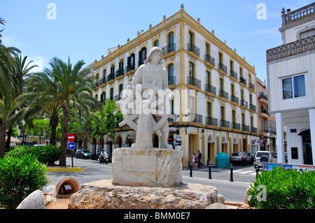 "Pêcheur à la barre' statue, La Marina, Eivissa, Ibiza, Baléares, Espagne Banque D'Images