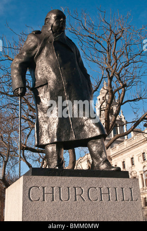 Sir Winston Churchill (1874-1965), premier ministre (1940-1945), la place du Parlement, Westminster, London, United Kingdom Banque D'Images