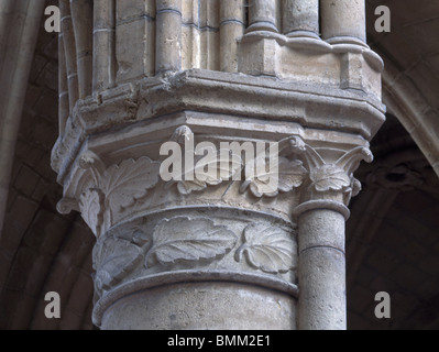 La cathédrale de Soissons France. Capitale avec feuillage en choeur. Début 13e siècle Gothic français Banque D'Images