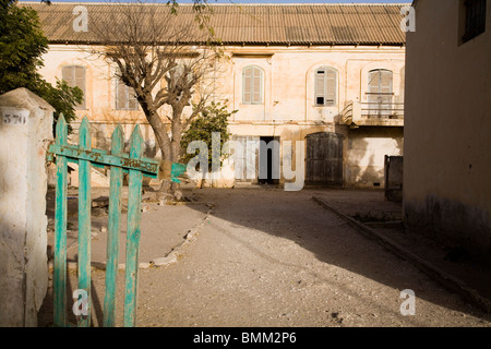 Le Sénégal, Saint-Louis. Ancien bâtiment colonial français Banque D'Images