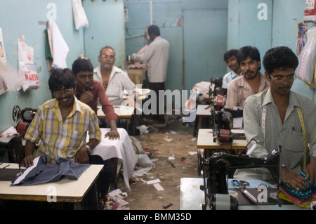 Autochtones dans l'usine de couture, Port Blair, Andaman Islands, l'Inde, Banque D'Images