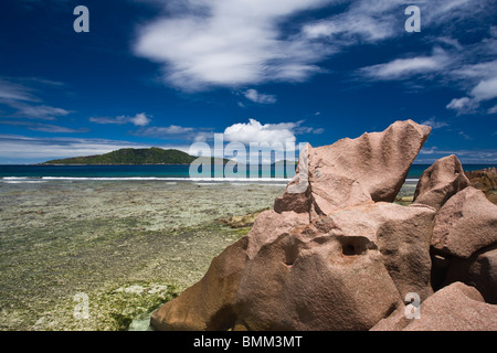 Les Seychelles, l'île de La Digue, Anse Grosse Roche, côte est Banque D'Images