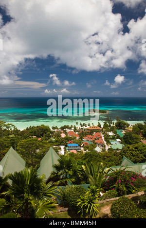 L'île de Praslin, Seychelles, Anse Volbert, vue aérienne du village touristique Banque D'Images