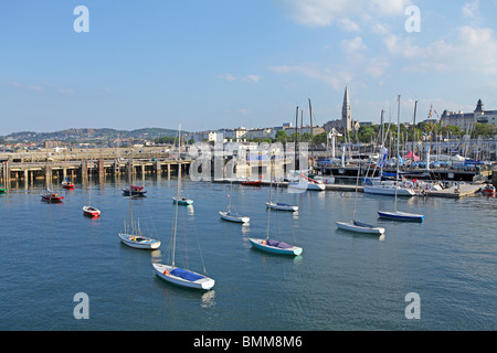 Port de Dún Laoghaire, Co Dublin, République d'Irlande Banque D'Images