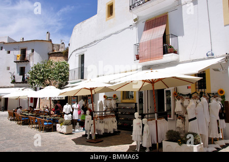 Boutiques et cafés, Plaça de la Vila, Dalt Vila, Eivissa, Ibiza, Baléares, Espagne Banque D'Images