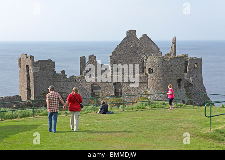 Le Château de Dunluce, de la côte d'Antrim, en Irlande du Nord Banque D'Images