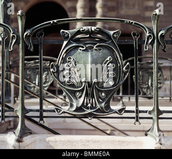 Entrée Art Nouveau panneau à la station de métro Louvre, par Hector Guimard, 1867-1942, Paris, France Banque D'Images